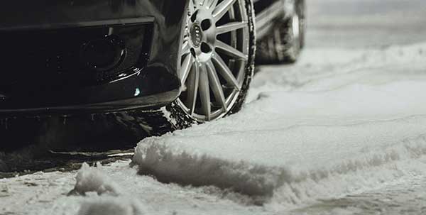 コンパクトカー用スタッドレスタイヤの性能別のおすすめ9選