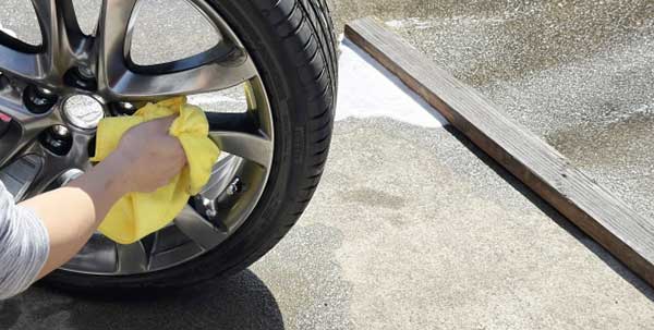 コンパクトカー用スタッドレスタイヤのメンテナンス方法