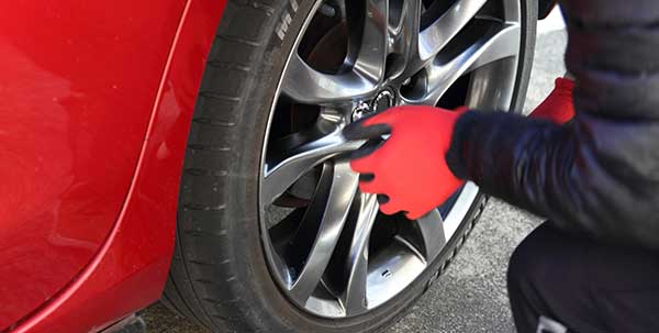 スタッドレスタイヤをホイールセットで購入するメリット