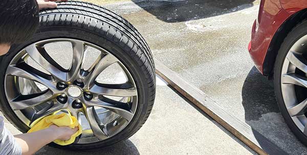 スタッドレスタイヤをホイールセットで購入するデメリット