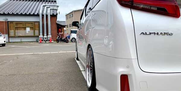 アルファードに似合うホイールの特徴と失敗しないデザイン選び