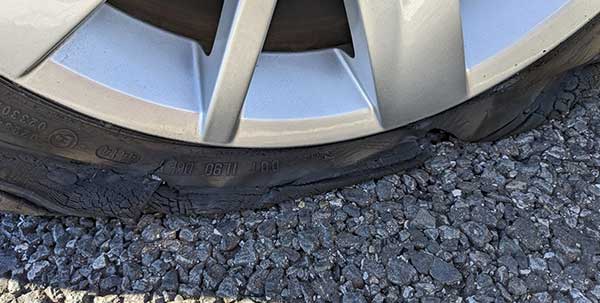 タイヤがパンクしたときの症状