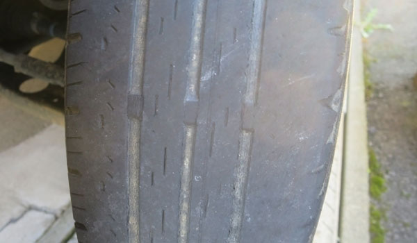 スリップサインやベルトが露出したタイヤはパンク修理不可