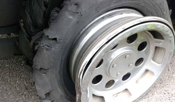 ひび割れタイヤの危険性