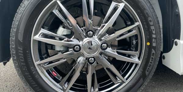 スペーシアカスタムの純正ホイールサイズは？