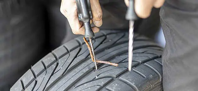 タイヤをパンク修理したときの耐久性は？高速走行の可否や内面・外面修理の特徴を解説