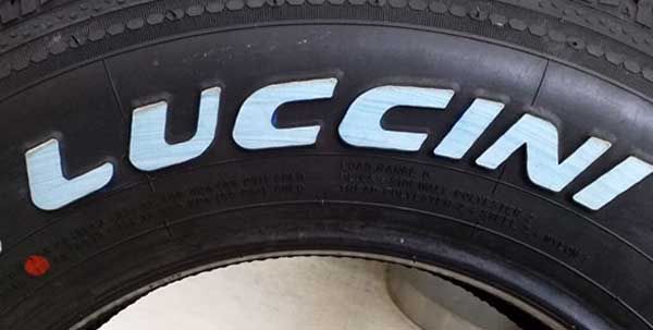 ホワイトレター仕様のスタッドレスタイヤのおすすめ5選