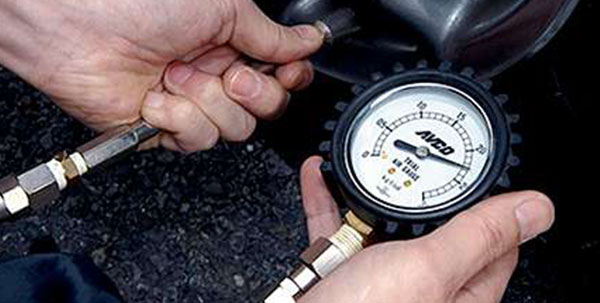 車の空気圧を調べる方法