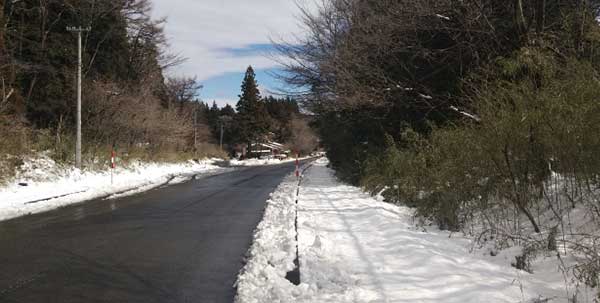 【走行注意】雪道や凍結した路面を安全に走行するポイント