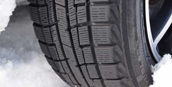 スタッドレスタイヤの硬度を保つ保管方法