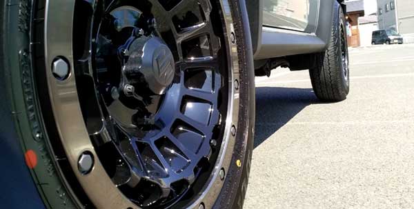 ジムニーのインチアップでお困りならタイヤワールド館ベストにおまかせ