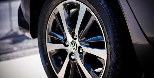 トヨタ シエンタの純正ホイールのサイズ