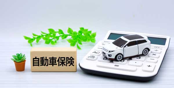 車の窓はどこを割る？脱出用ハンマーの正しい使い方